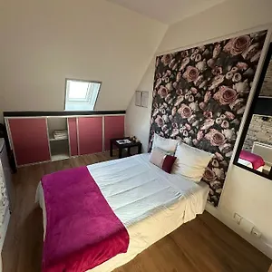  Appartement Petit Studette Sous Le Toit In The Heart Of The Fashion And Luxury District