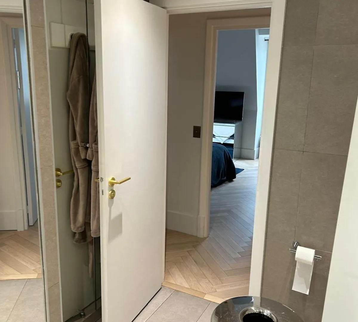 Luxueux Appartement Metro George V - Hermes - Champs-Elysees - Arc De Triomphe Paris Apartment
