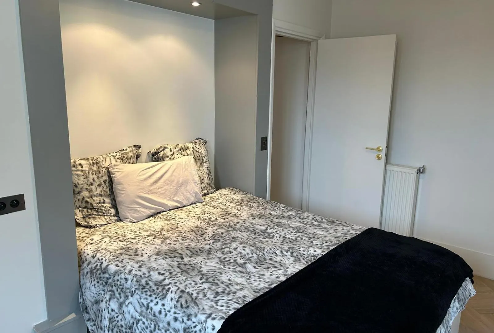 Apartment Luxueux Appartement Metro George V - Hermes - Champs-Elysees - Arc De Triomphe Paris France
